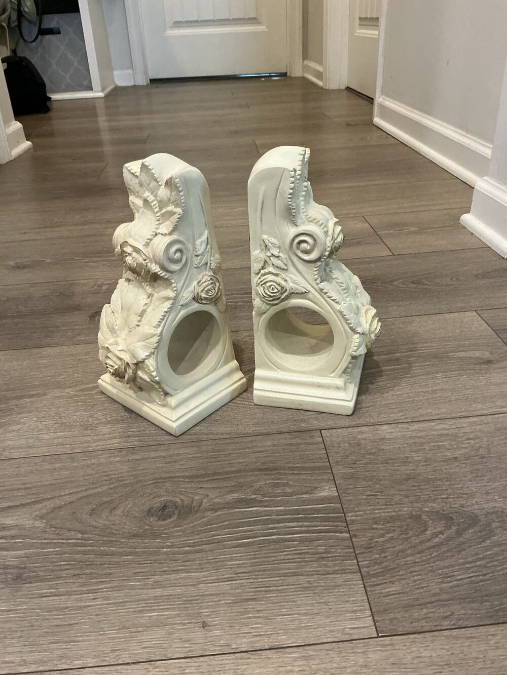 Curtain rod holder finnial